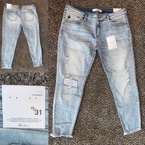 KanCan Jennings light wash 15/31. NWT
